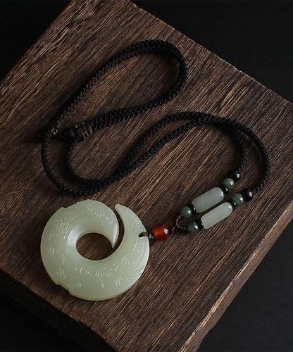 Collar con colgante de cristal de jade cian elegante