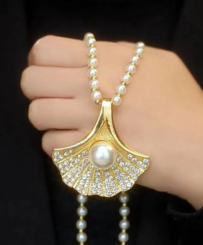 Collar con colgante de hojas de arce y perla de circonita de aleación de oro elegante