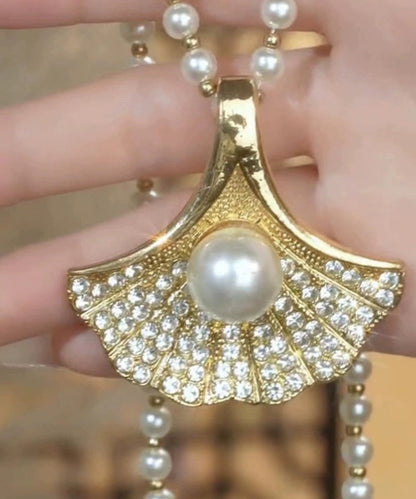 Collar con colgante de hojas de arce y perla de circonita de aleación de oro elegante