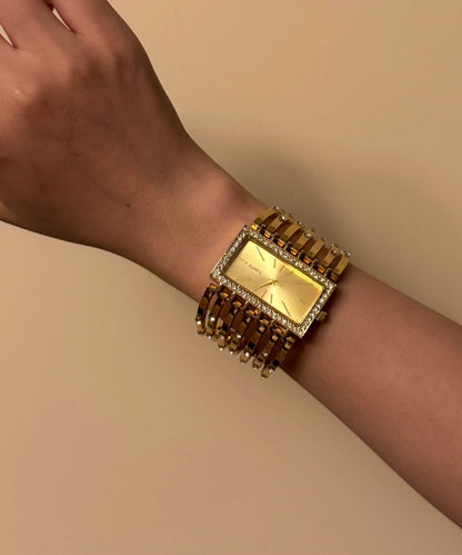 Elegante rechteckige Uhren aus goldfarbener Metalllegierung mit Aussparungen