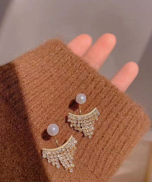 Pendientes elegantes de plata de ley dorada con borlas de perlas y circonitas