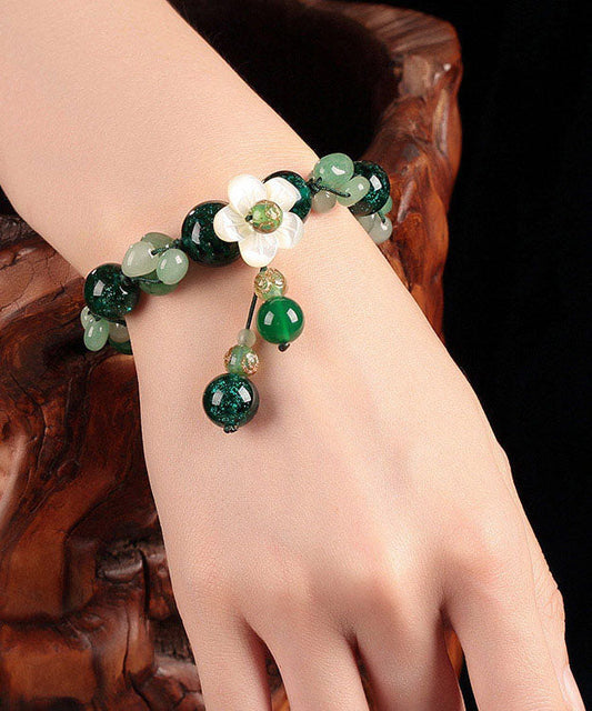 Pulsera elegante con dije de flor de concha y esmalte de ágata verde y jade verde