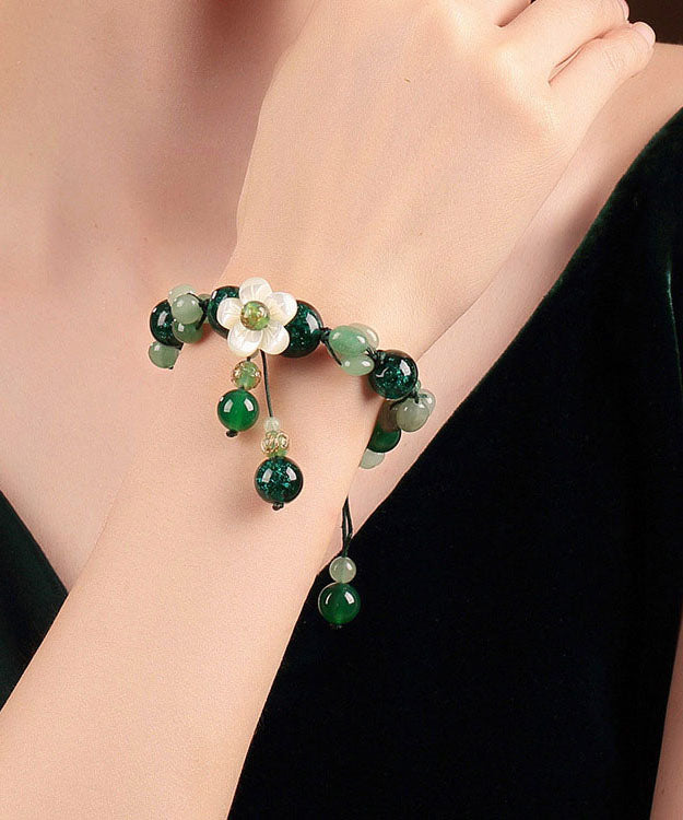 Pulsera elegante con dije de flor de concha y esmalte de ágata verde y jade verde