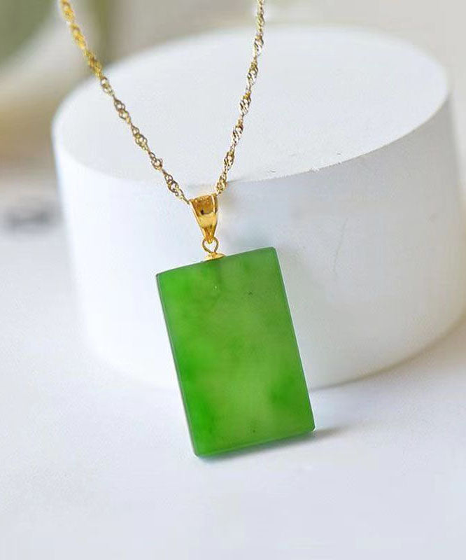 Elegante collar con colgante rectangular de jade en plata de ley verde