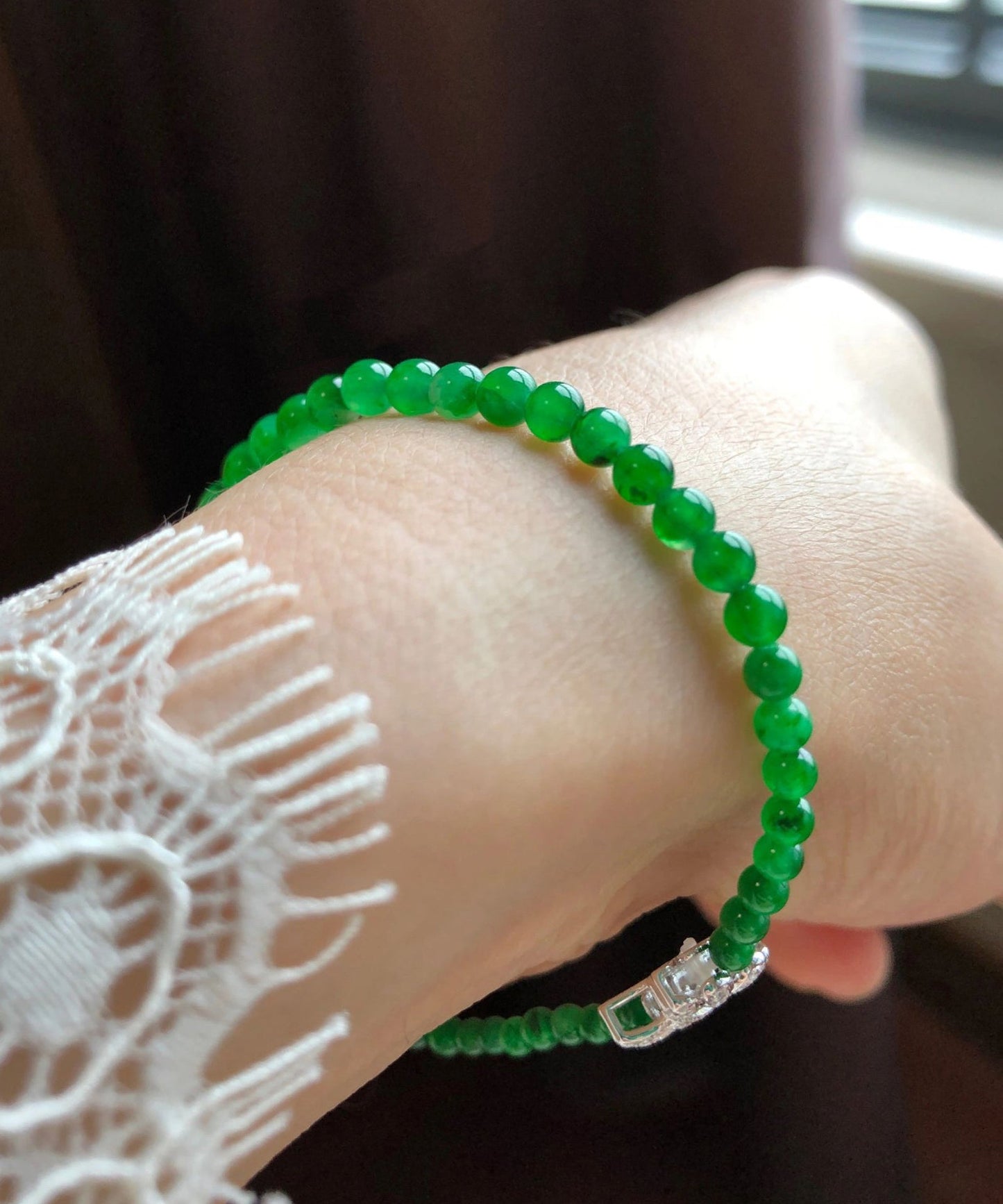 Edles grünes Sterlingsilber-Zirkon-Jade-Schleifenkettenarmband