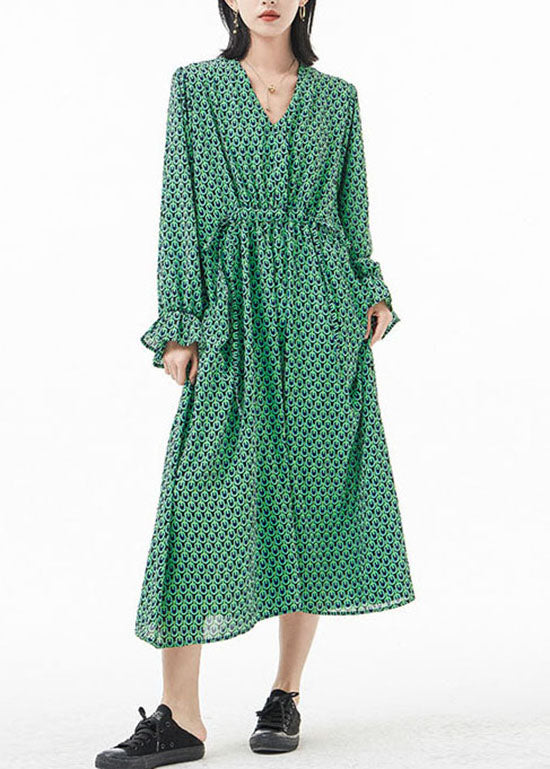 Edles grünes Seidenkleid mit Bindegürtel und V-Ausschnitt, Frühling