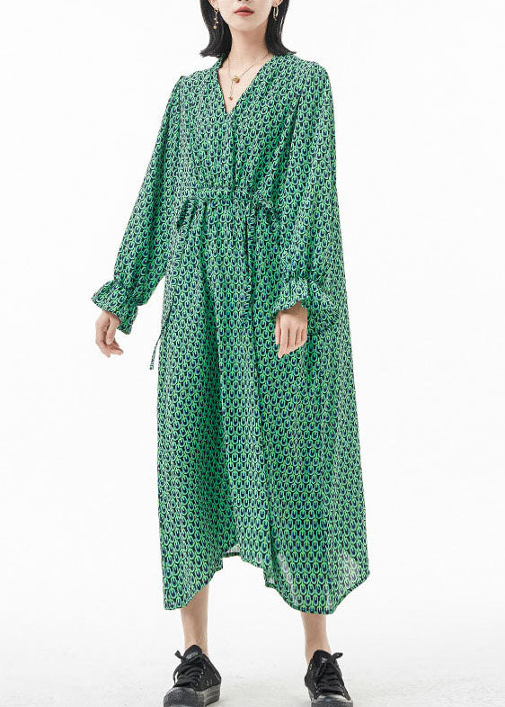 Edles grünes Seidenkleid mit Bindegürtel und V-Ausschnitt, Frühling