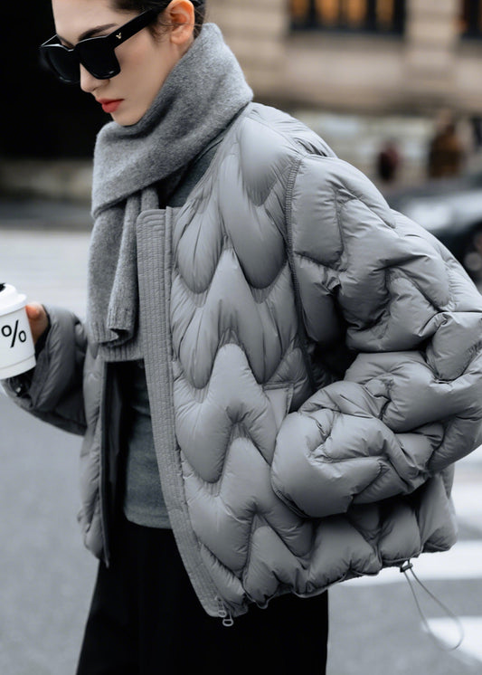 Eleganter grauer Oversize-Wintermantel mit Entendaunen und Kordelzug