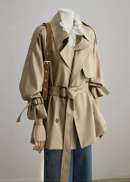 Elegante khakifarbene, doppelreihige Baumwolljacke mit Bindegürtel für den Frühling