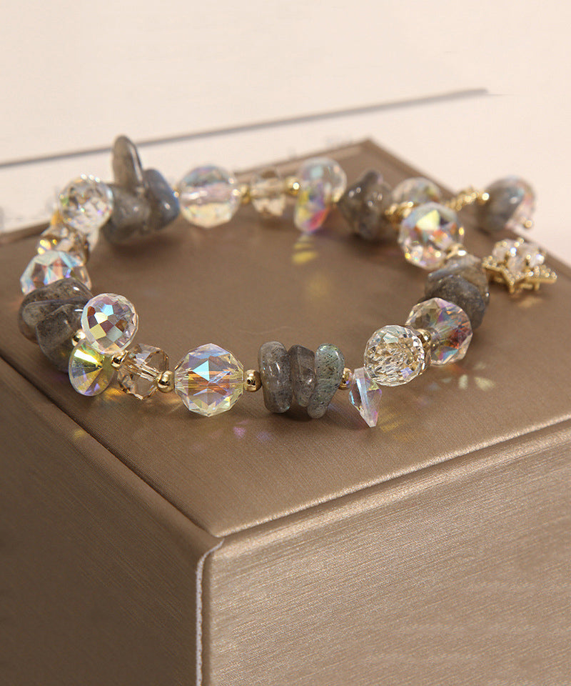 Pulsera elegante de plata de ley con dije de circonitas y cristales dorados en color morado claro