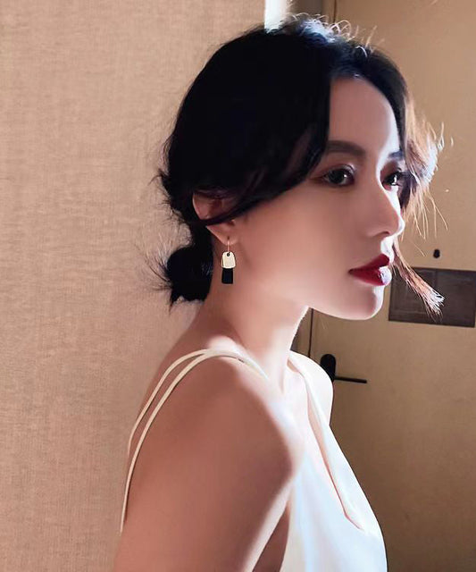 Pendientes colgantes elegantes de plata de ley con acabado de pintura metálica de color naranja