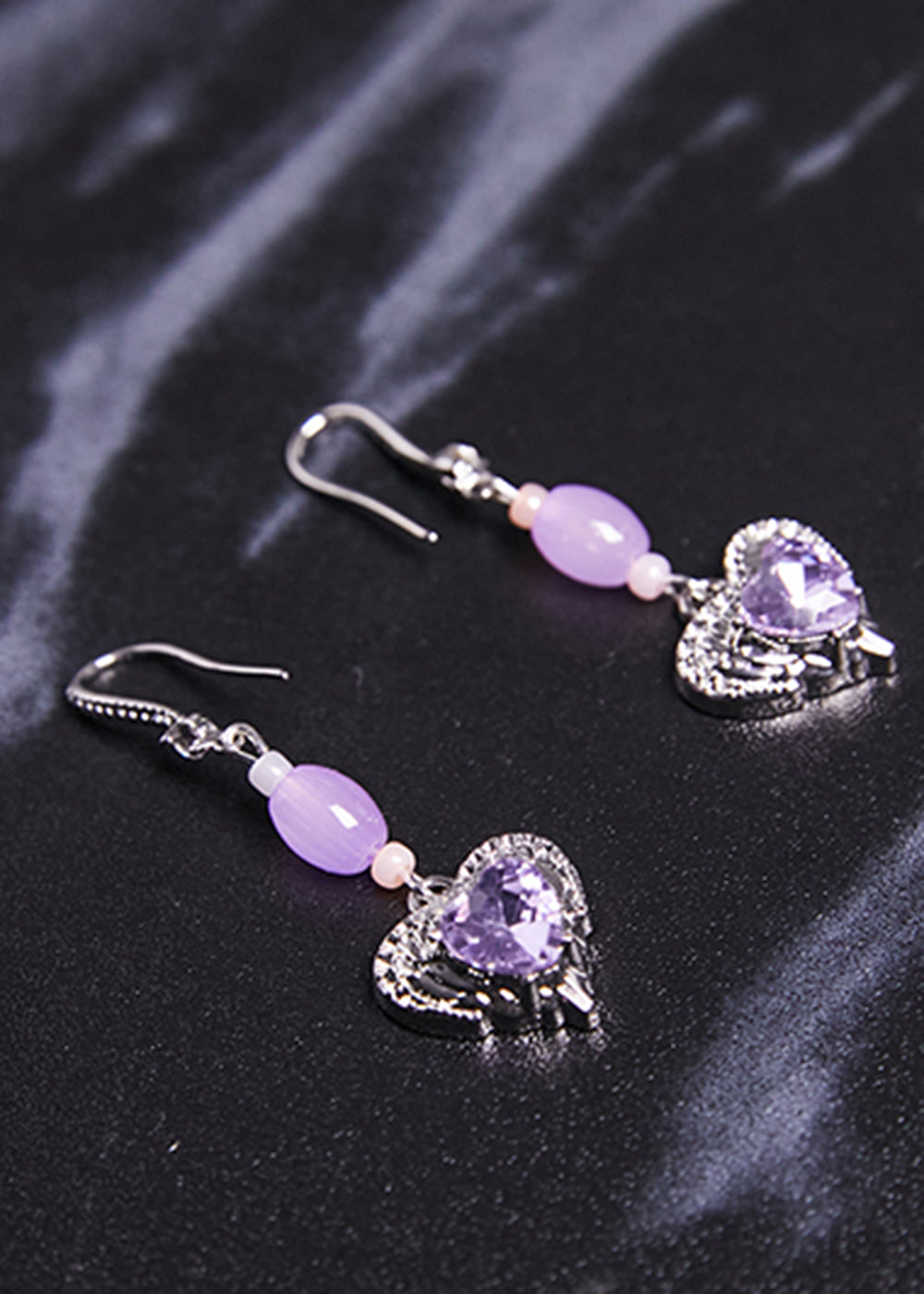 Pendientes colgantes con piedras preciosas en forma de corazón morado