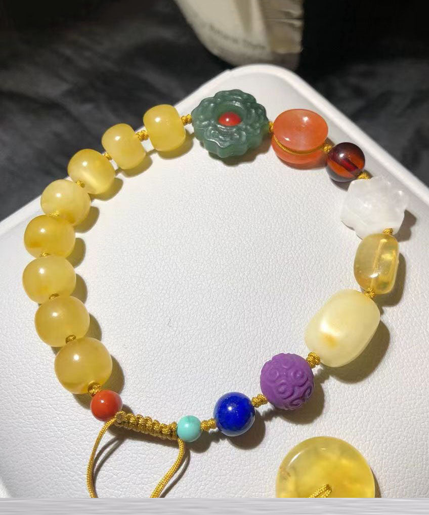 Pulsera con dijes de cera de abeja tejida a mano con arcoíris