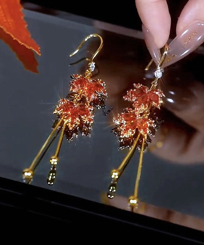 Pendientes elegantes de plata de ley roja con borlas y hojas de arce con circonitas doradas