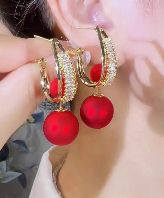 Elegantes pendientes colgantes de plata de ley roja con circonitas doradas y perlas