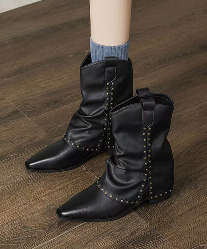 Elegante, klobige Stiefel mit Nietenverzierung, schwarzes Kunstleder
