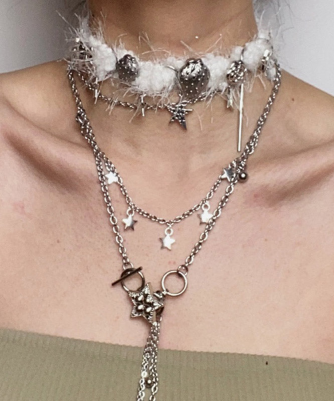 Collar con colgante de estrella de cinco puntas de acero inoxidable y seda elegante