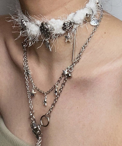 Collar con colgante de estrella de cinco puntas de acero inoxidable y seda elegante