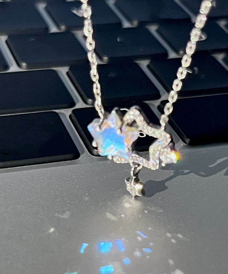 Collar con colgante de estrellas huecas y elegante plata de ley con circonitas esmaltadas en color