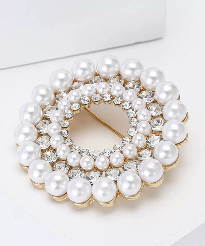 Broches florales con elegantes perlas y circonitas de aleación blanca