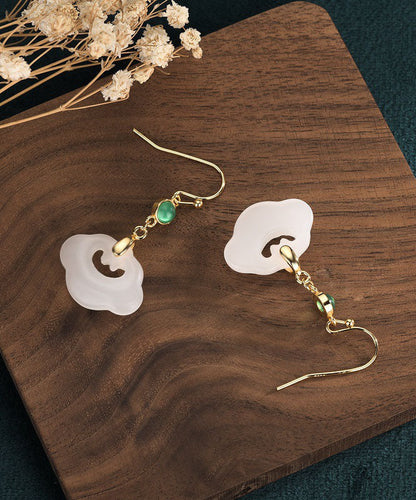 Elegantes pendientes colgantes de jade con gemas incrustadas en oro blanco antiguo