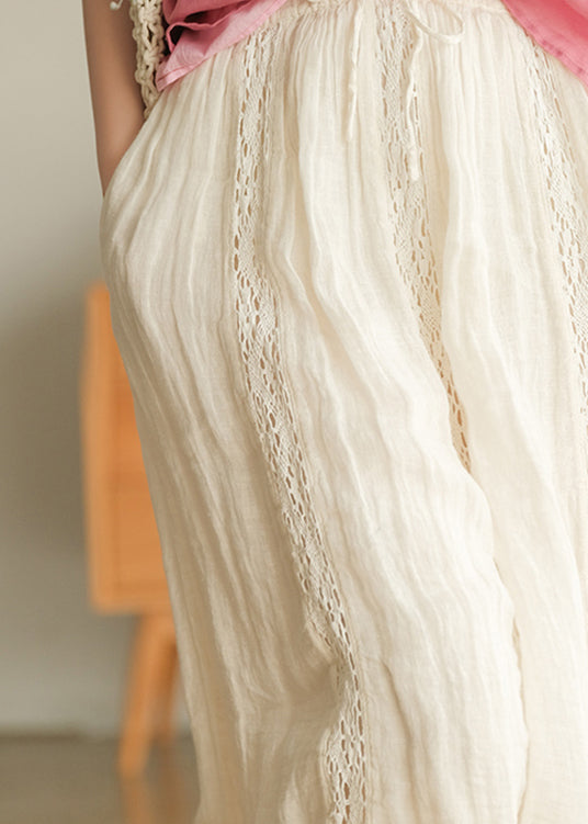 Edler weißer Patchworkrock mit Spitze im Frühling