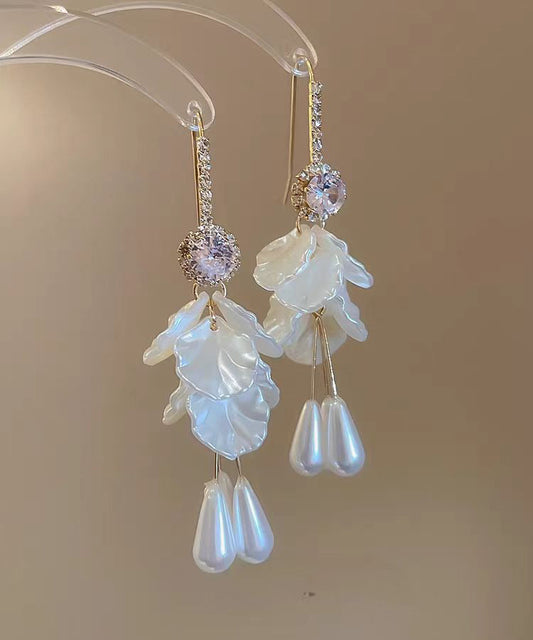 Pendientes elegantes con borlas florales, perla, concha y circonita acrílica dorada de cobre blanco