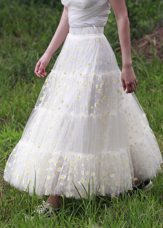 Eleganter weißer Tüll-Strandrock mit Gänseblümchenmuster und extra weitem Saum für den Frühling