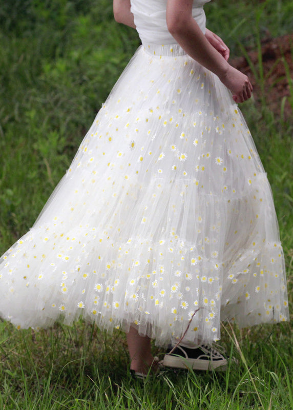 Eleganter weißer Tüll-Strandrock mit Gänseblümchenmuster und extra weitem Saum für den Frühling