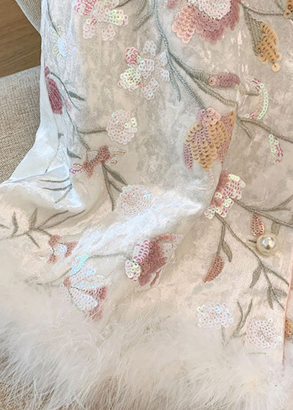 Chaleco elegante de piel peluda bordada en blanco con patchwork esponjoso para otoño