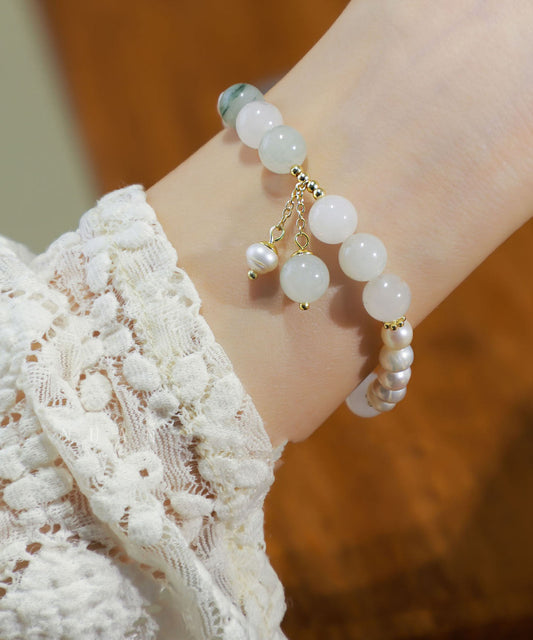 Edles weißes Perlenarmband mit Muschel-Charm