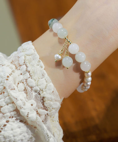 Pulsera elegante con dije de concha y madreperla blanca