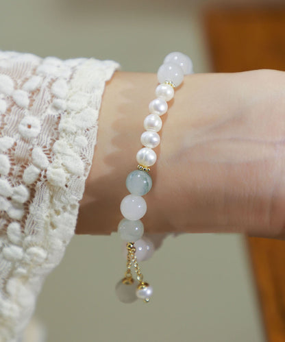 Pulsera elegante con dije de concha y madreperla blanca