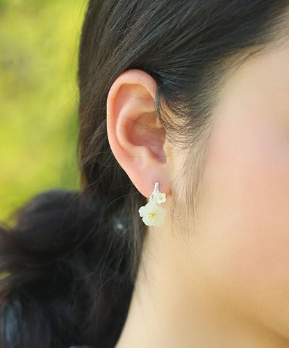 Elegantes pendientes de aro con flores de jade incrustadas en plata de ley blanca