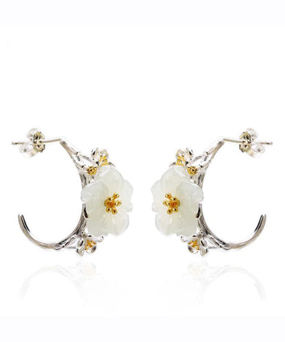 Elegantes pendientes de aro con flores de jade incrustadas en plata de ley blanca