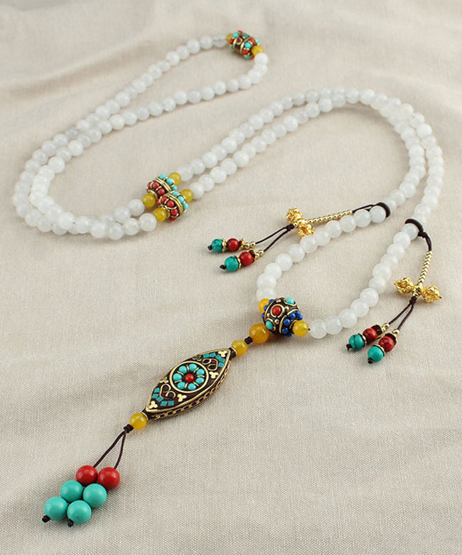 Edle Halskette mit Anhänger aus gelber Kupferlegierung mit Achatperlen und Quaste