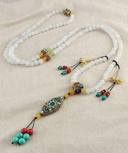 Edle Halskette mit Anhänger aus gelber Kupferlegierung mit Achatperlen und Quaste