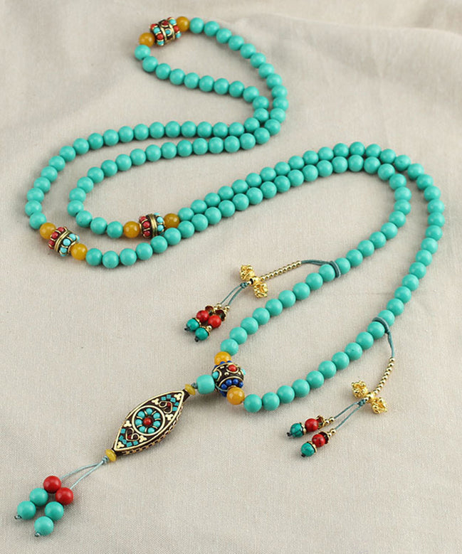 Edle Halskette mit Anhänger aus gelber Kupferlegierung mit Achatperlen und Quaste