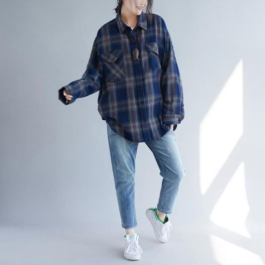 Edle blau karierte Baumwoll-Leinen-Oberteile Damen Modedesign seitlich offen Alltags-Frühlingsoberteil