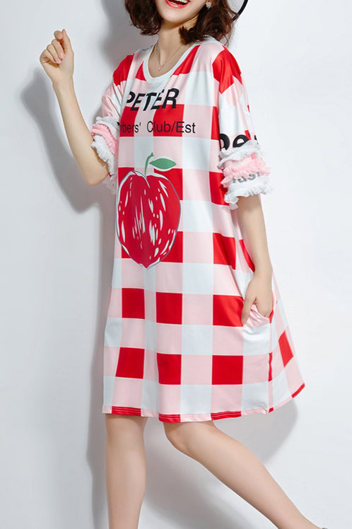 Edle rote karierte Steppkleider aus Seide. Feines Leinen. Halbarm-Sommerkleid aus Seide