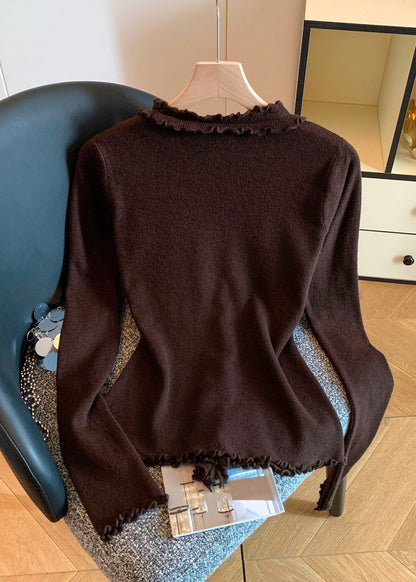 Kaffeefarbener, einfarbiger Strickpullover mit Rüschen