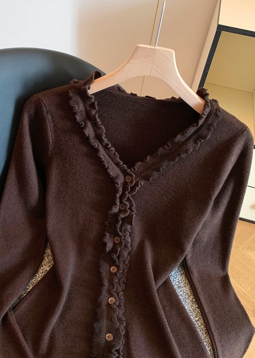 Kaffeefarbener, einfarbiger Strickpullover mit Rüschen