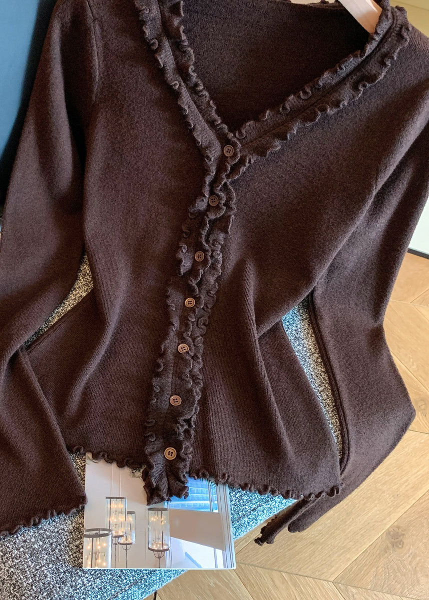 Kaffeefarbener, einfarbiger Strickpullover mit Rüschen