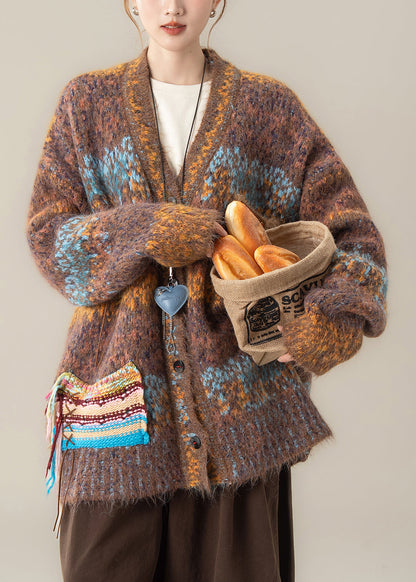 Kaffeefarbener, gestreifter, kuscheliger Patchwork-Strickmantel mit Knopfleiste und V-Ausschnitt