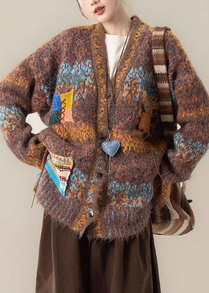 Kaffeefarbener, gestreifter, kuscheliger Patchwork-Strickmantel mit Knopfleiste und V-Ausschnitt