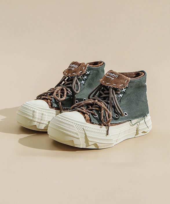 Bequeme Plateau-Flachschuhe aus schwarzem und rotem Canvas mit Schnürung