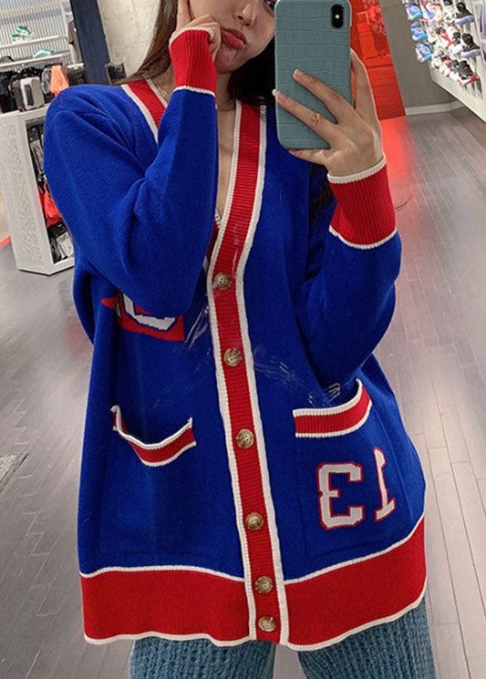 Bequemer blauer, lockerer Patchwork-Strickpullover mit Knopftaschen für den Herbst