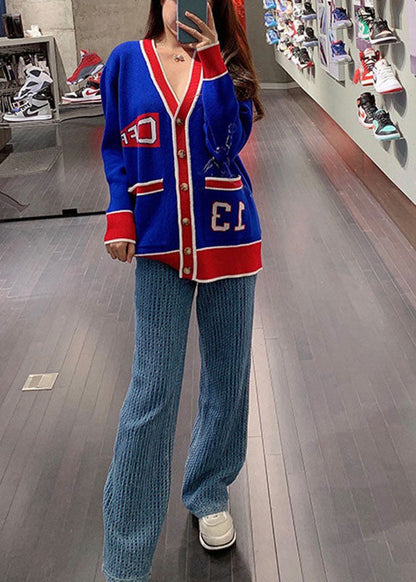 Bequemer blauer, lockerer Patchwork-Strickpullover mit Knopftaschen für den Herbst