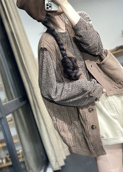 Bequeme, lockere Strickweste mit Knöpfen in Schokoladenbraun für den Herbst