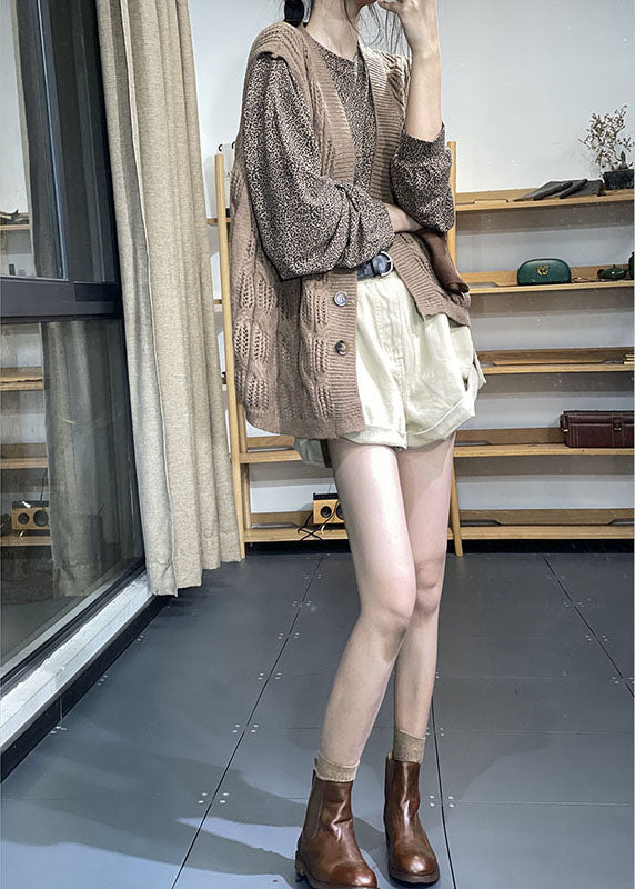 Bequeme, lockere Strickweste mit Knöpfen in Schokoladenbraun für den Herbst